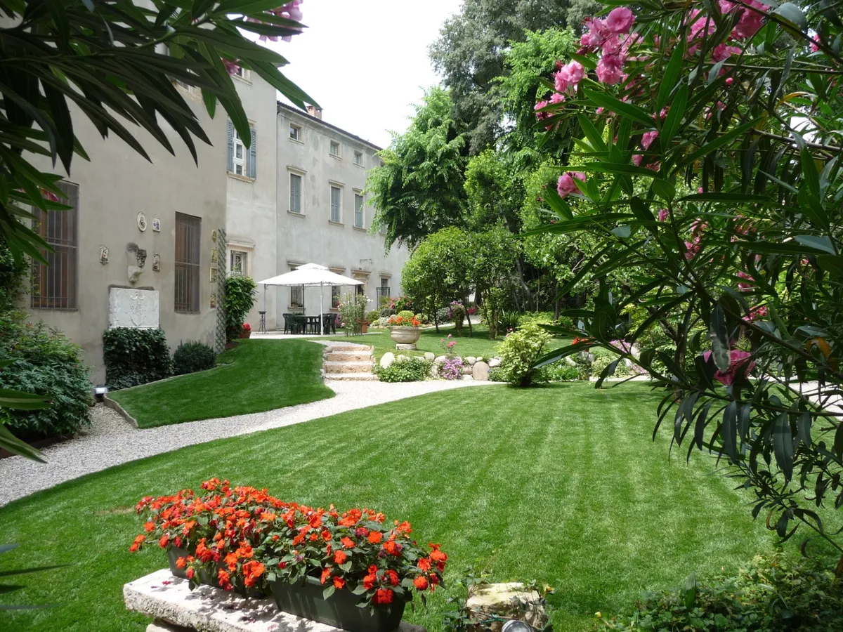 Corso Castelvecchio 25 - Palazzo Castellani de' Sermeti 3 Vicolo Cieco S Pietro Incarnario 7 - Ristorante Dari-4